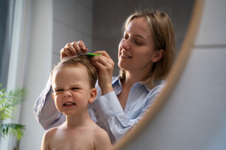 Pediculoza la copii: cum recunoști păduchii și care sunt cele mai bune soluții naturale funcționează cu adevărat